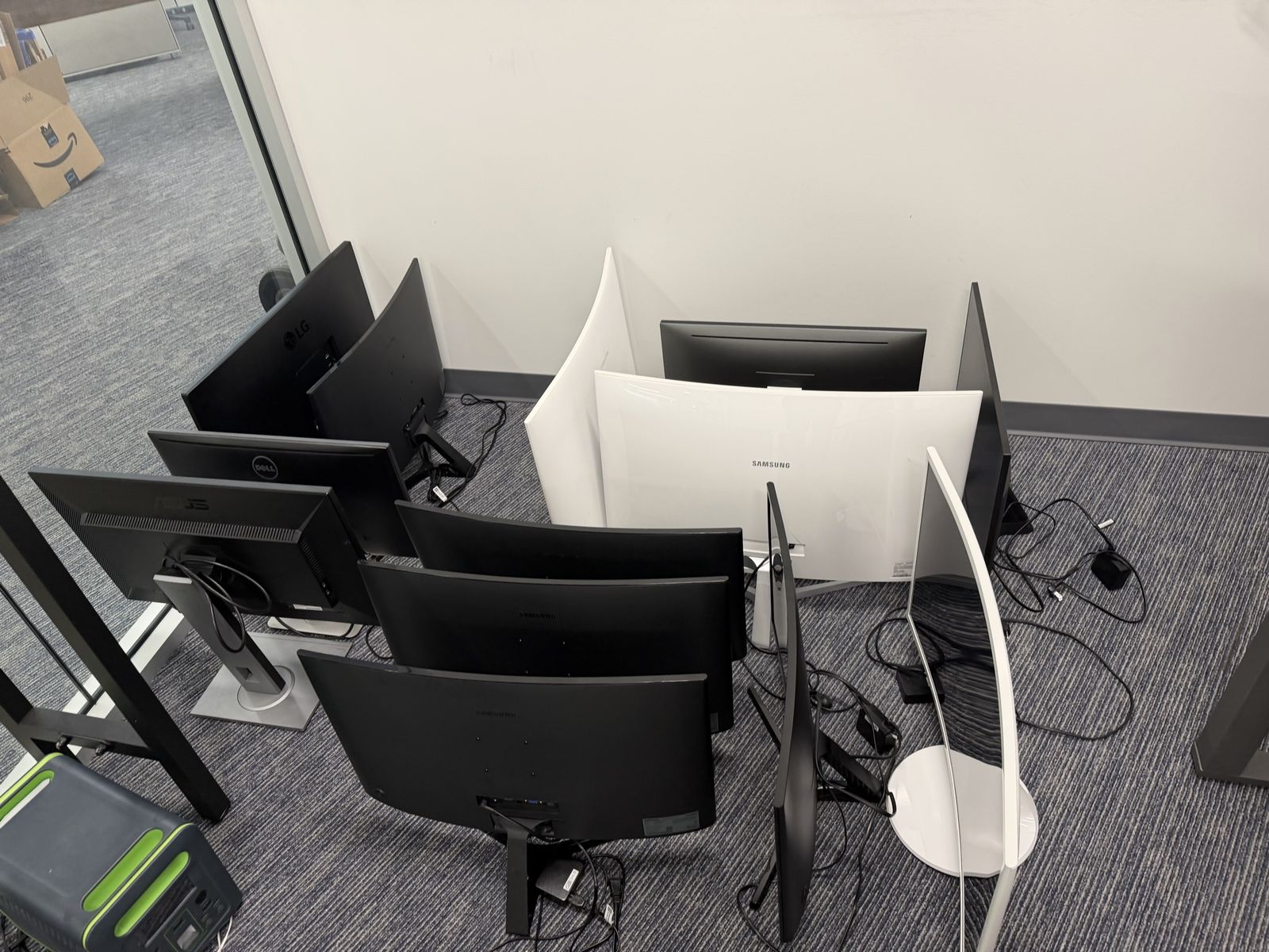 Lot of 13 Computer Monitors - Samsung, LG, Dell & ASUS - 600$ OBO