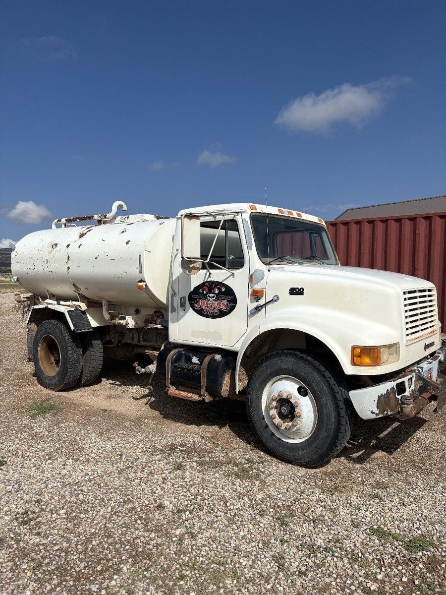 Water Truck watertruck 2000 gal equipment