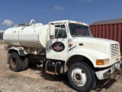 Water Truck watertruck 2000 gal equipment