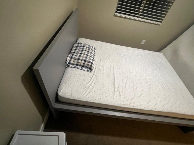 Queen Size Platform Bed Frame with White Mattress