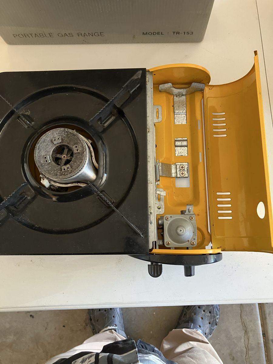 Multiple butane, single burner camp stoves