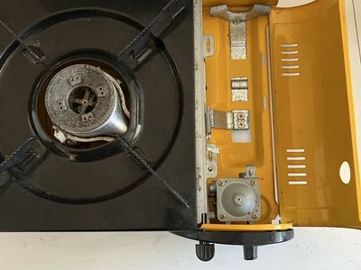 Multiple butane, single burner camp stoves
