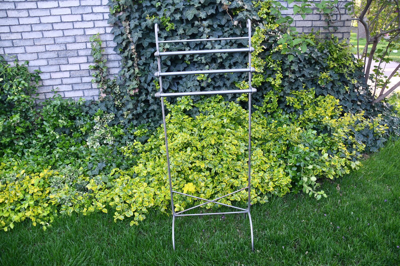 LARGE METAL TOWEL RACK ~ HEAVY ~ HEIGHT 55" ~ BARS are 20" in LENGTH ~ CLEAN ~ NICE!