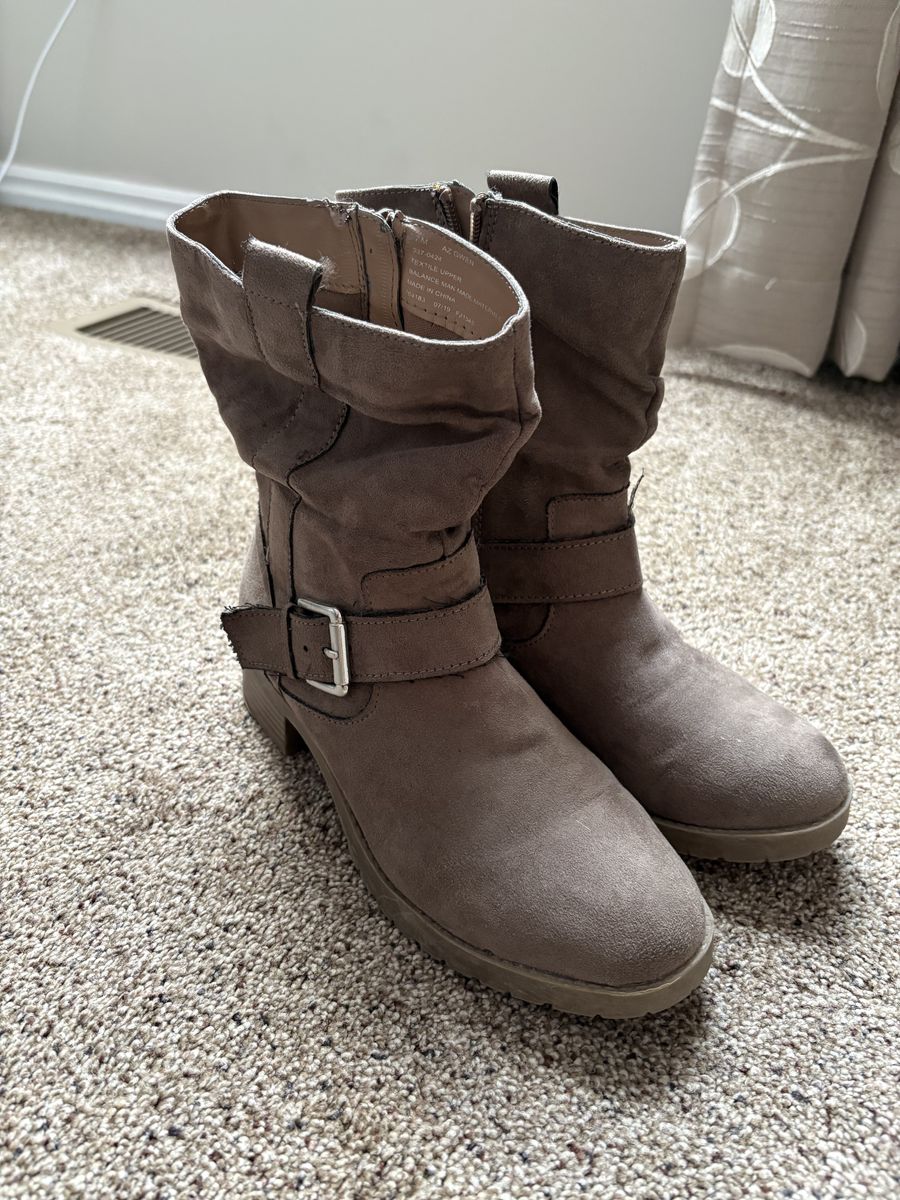 Womens Boots Size 7