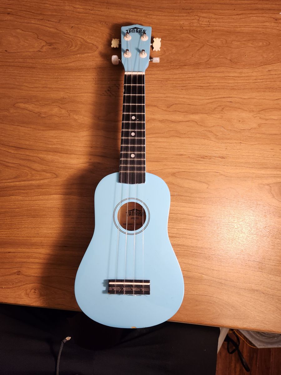 Tanara Soprano Ukulele. Sounds and plays great.