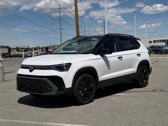 2026 Volkswagen Taos SE Black 4Motion