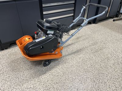 YARDMAX YC1390 3000 lb. Plate Compactor and Paving Pad Kit
