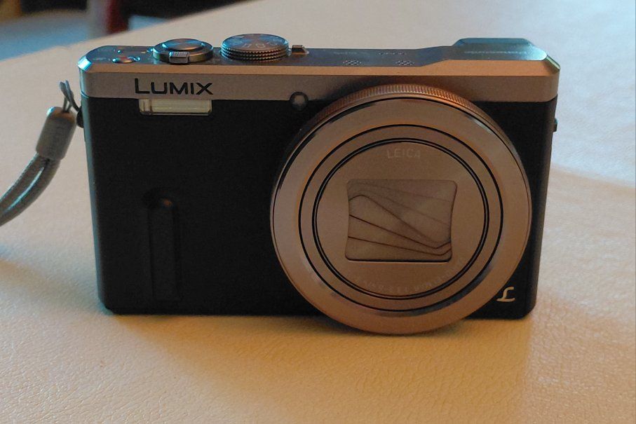 Panasonic lumix dmc-zs40 digital camera