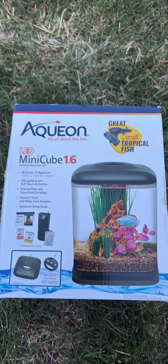 Aqueon 1.6 gallon fish tank