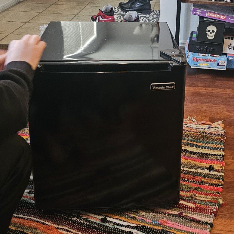 magic chef mini fridge