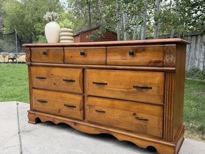 Beautiful Solid Wood 7-Drawer Dresser