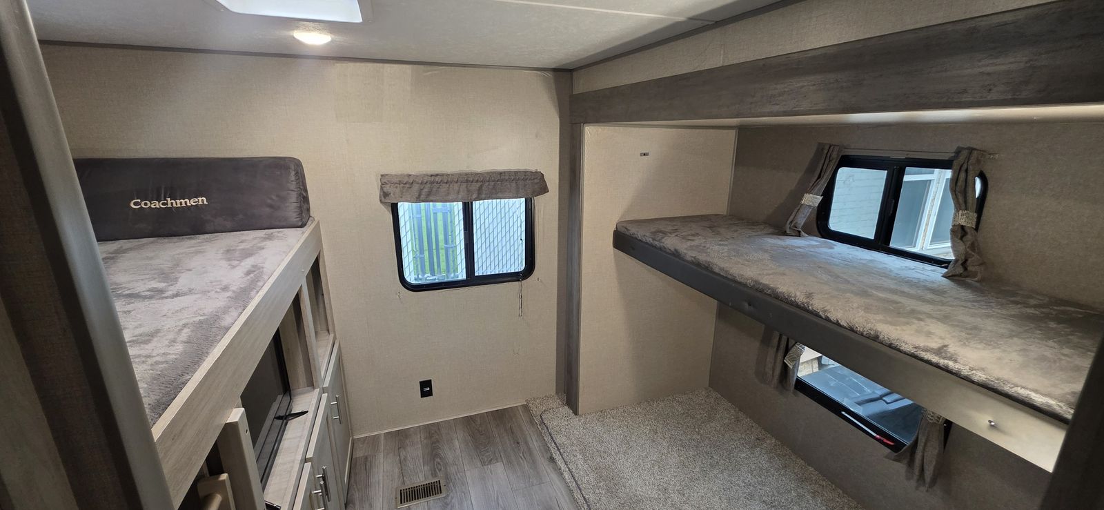 2022 Coachmen (Forest River) Catalina 36 feet 2 slides bunk room sleeps 9-10