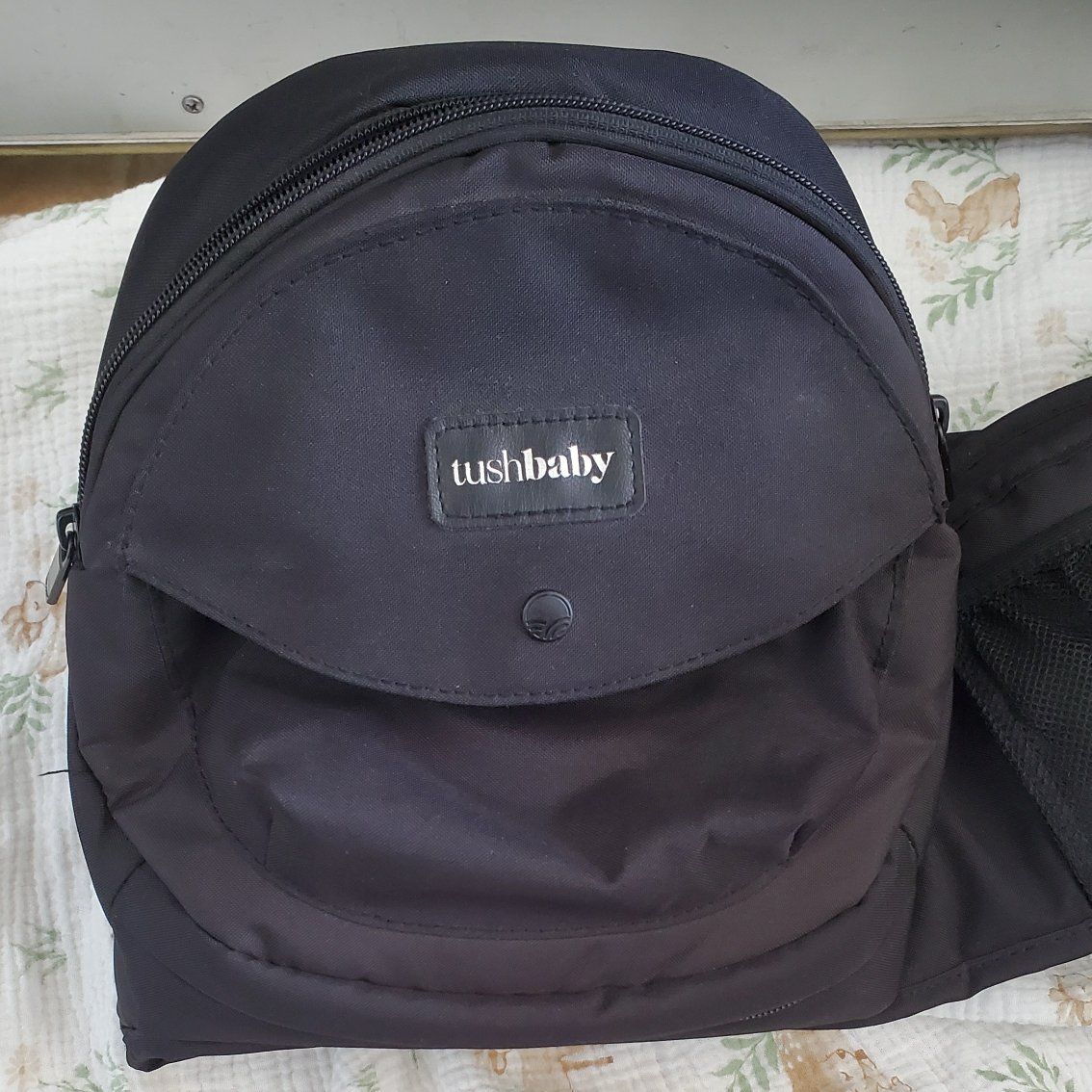 Tushbaby Hip Baby Carrier (all black)