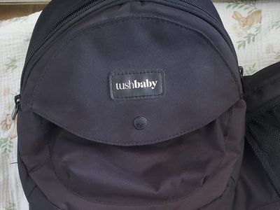 Tushbaby Hip Baby Carrier (all black)