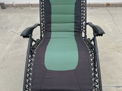 Nice Comfy Zero Gravity Lounge Chair / Camping