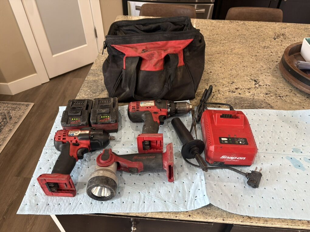 Snap-on 3/8 Impact 1/2 Drill And Light Set 18v