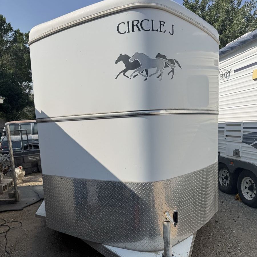 2003 Circle J 3-Horse Slant Load Mirage Bumper Pull Trailer