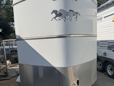 2003 Circle J 3-Horse Slant Load Mirage Bumper Pull Trailer