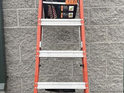 NEW Louisville Cross Step 8 ft. Fiberglass Leaning Step Ladder