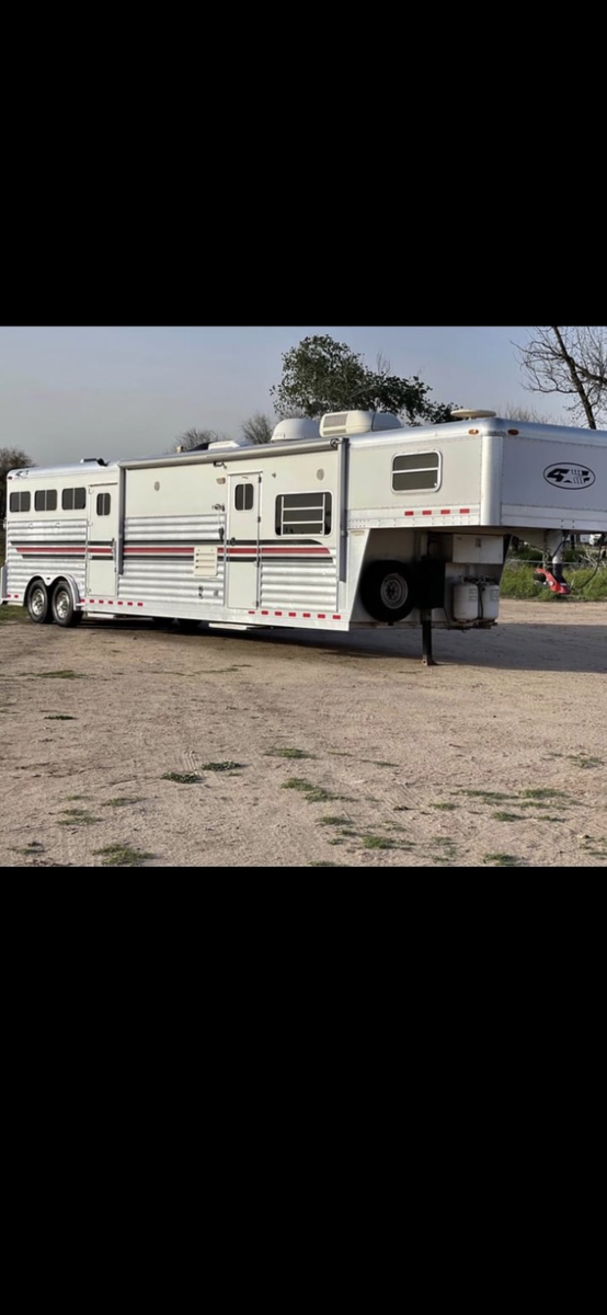 2005 4Star 3 horse LQ