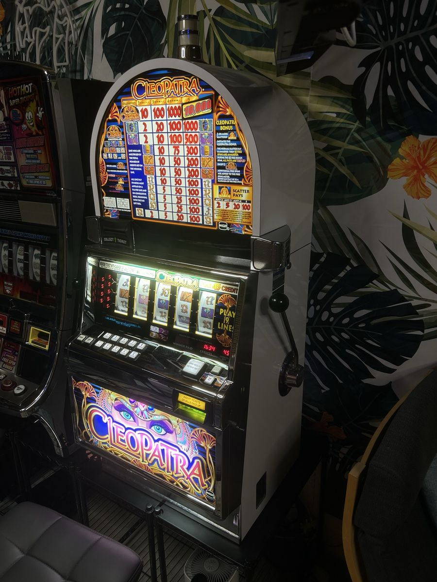 Beautiful REFURBISHED IGT Cleopatra Slot Machine
