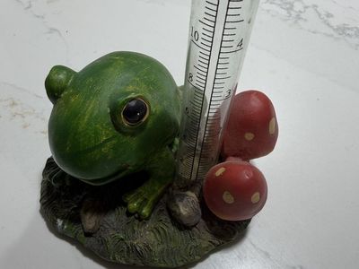 Frog & Mushroom Decorative Rain Gauge - 5-inch / 12cm Measurement