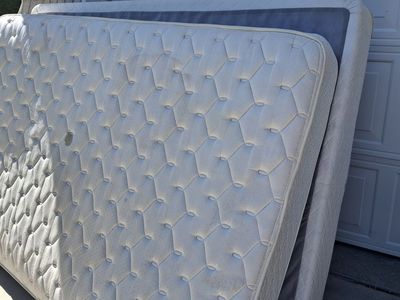 complete set/double bed with metal frame