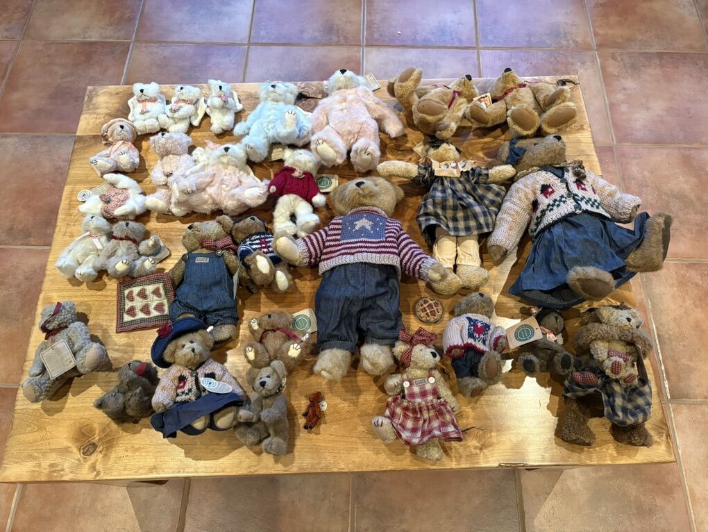 Boyd's Bears (stuffed) Lot