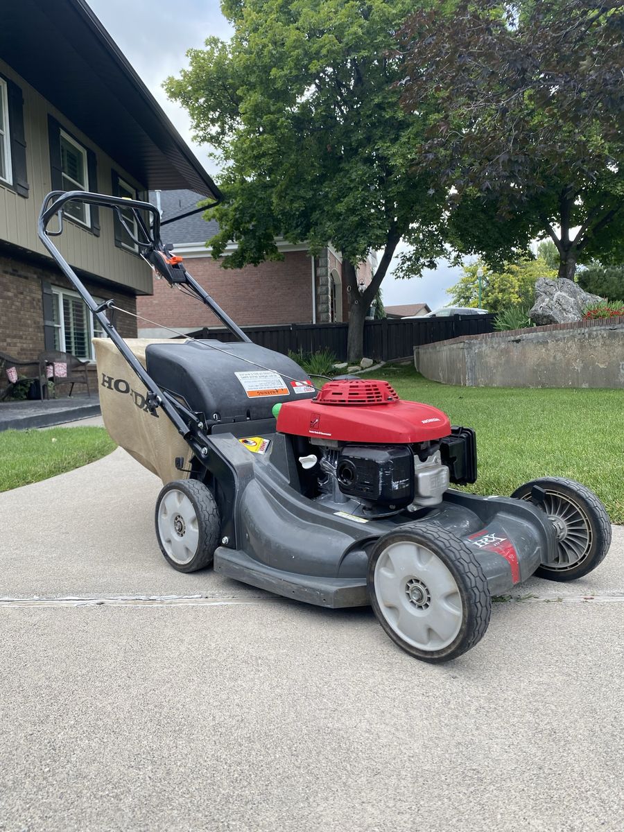 Honda HRX217 Self-Propelled Premium Mower
