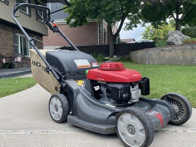 Honda HRX217 Self-Propelled Premium Mower