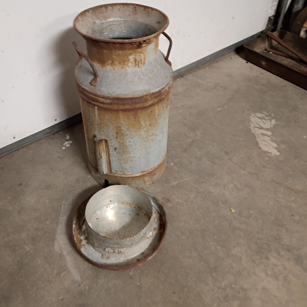 Antique cream can