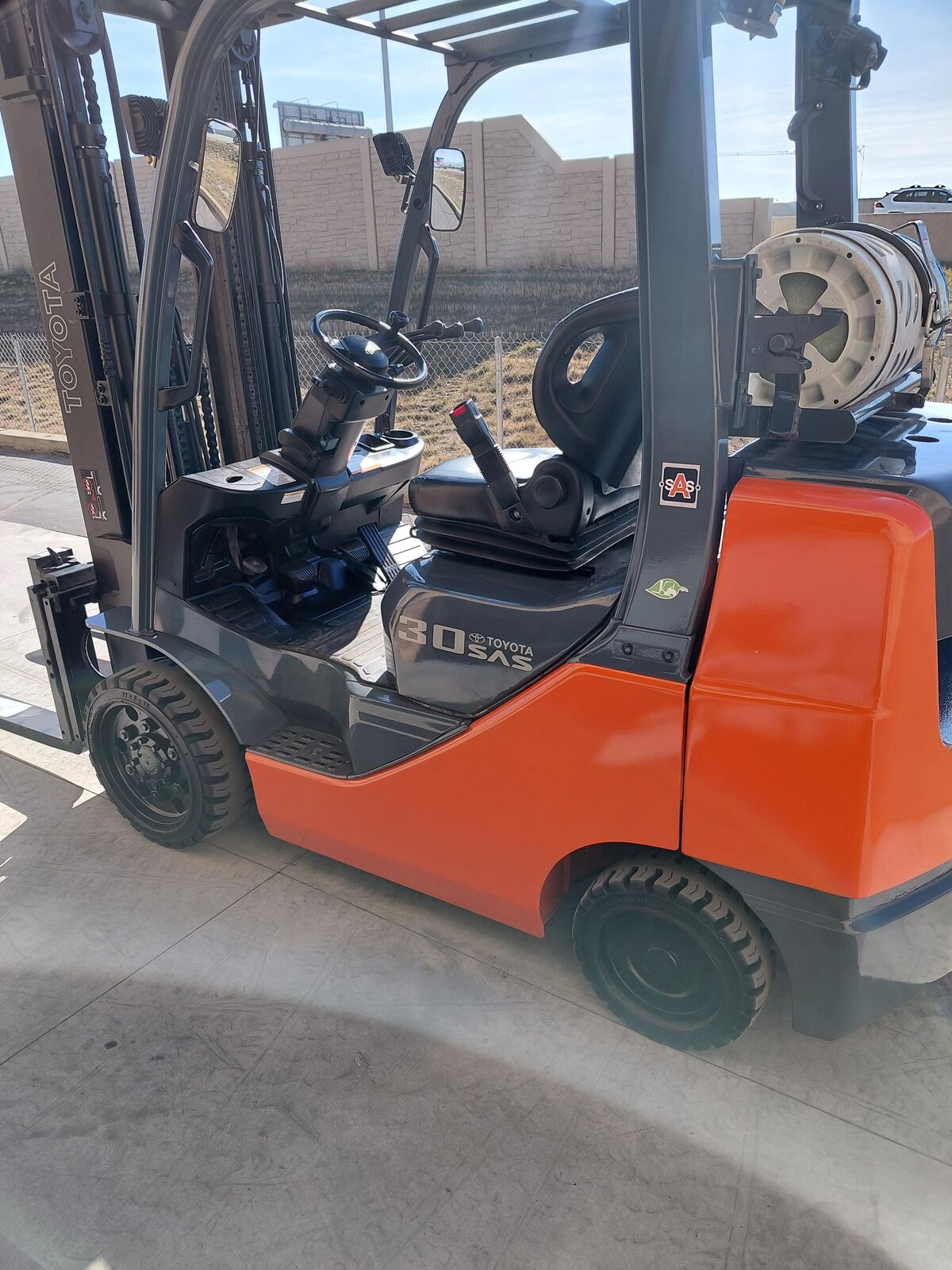 TOYOTA 8FCGU30 5000LBS FORKLIFT