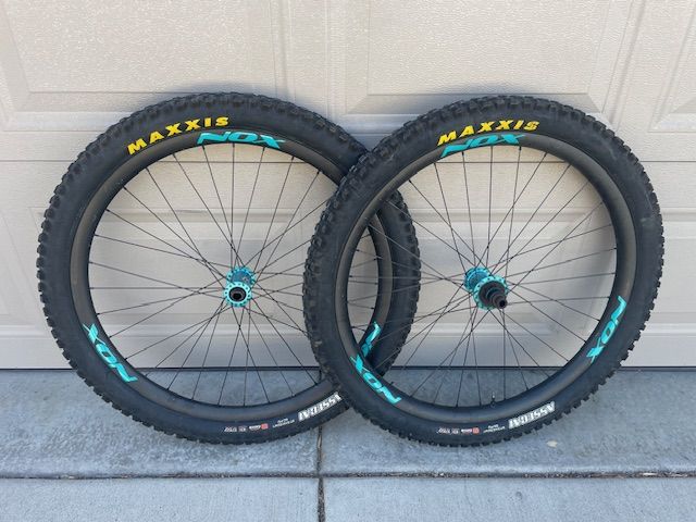 NOX / Industry 9 Carbon 27.5 Boost wheelset