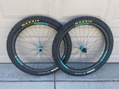 NOX / Industry 9 Carbon 27.5 Boost wheelset