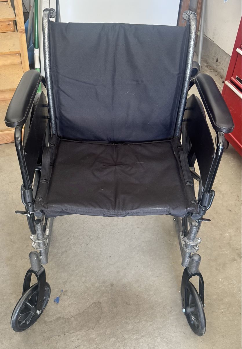 Like New!  Drive Medical Silver Sport Folding Wheelchair Black