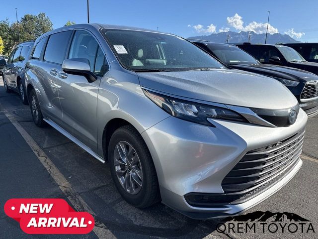 2024 Toyota Sienna LE 8-Passenger