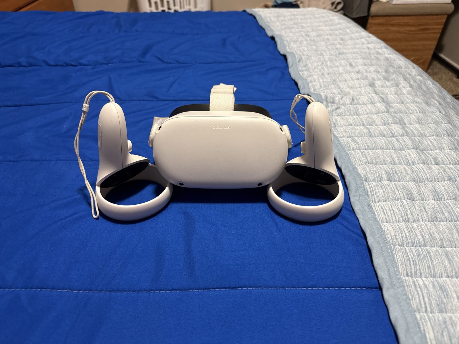 Oculus Quest 2 VR Headset with Controllers - White