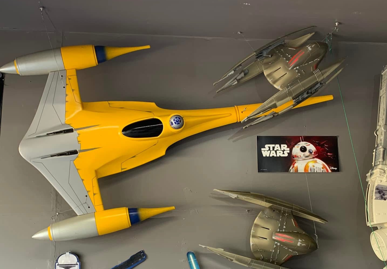 Star Wars Toys-R -Us display 7 ft Naboo Starfighter Phantom Menace Episode 1 replica 