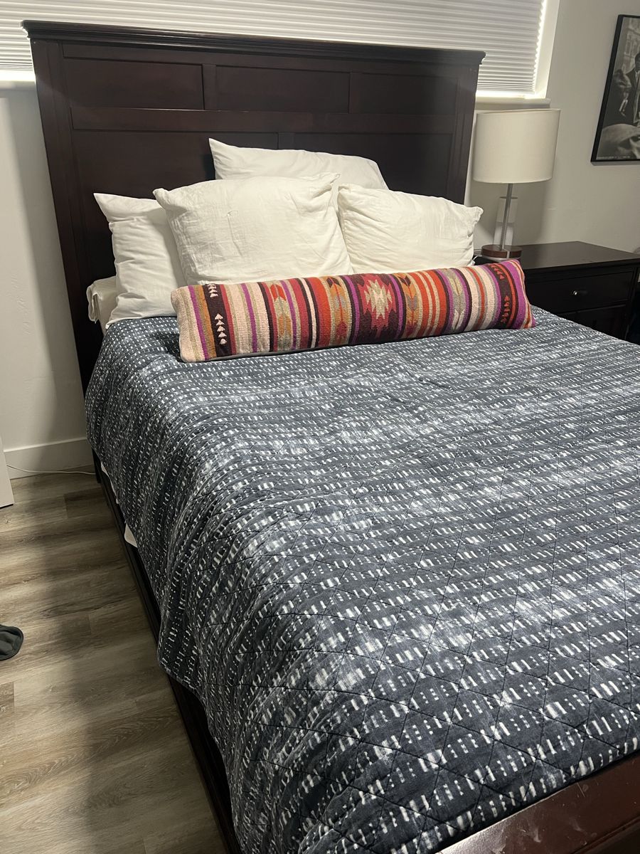 Queen bed set with nightstand