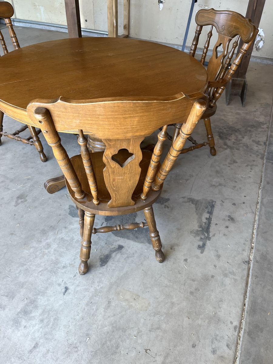 Kitchen table 