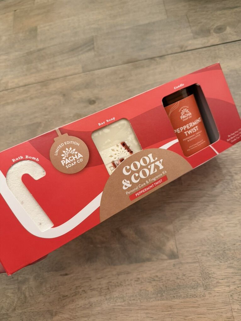 BATH GIFT SET W/ CANDLE- NEW!