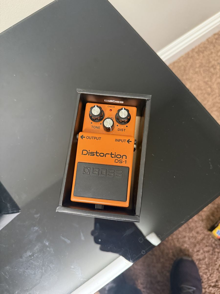 Boss Distortion Ds-1 Guitar Pedal