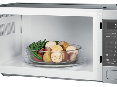 New in box GE 1.1 Cu Ft Countertop Microwave