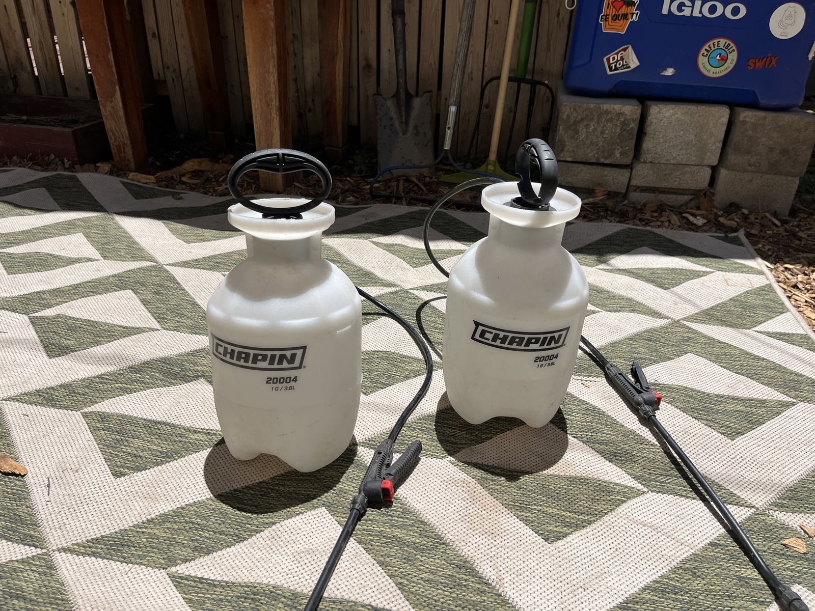 Chapin pump sprayer (like new- used with water only)