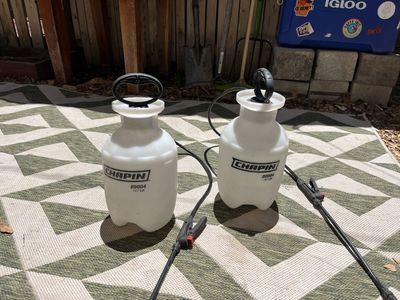 Chapin pump sprayer (like new- used with water only)