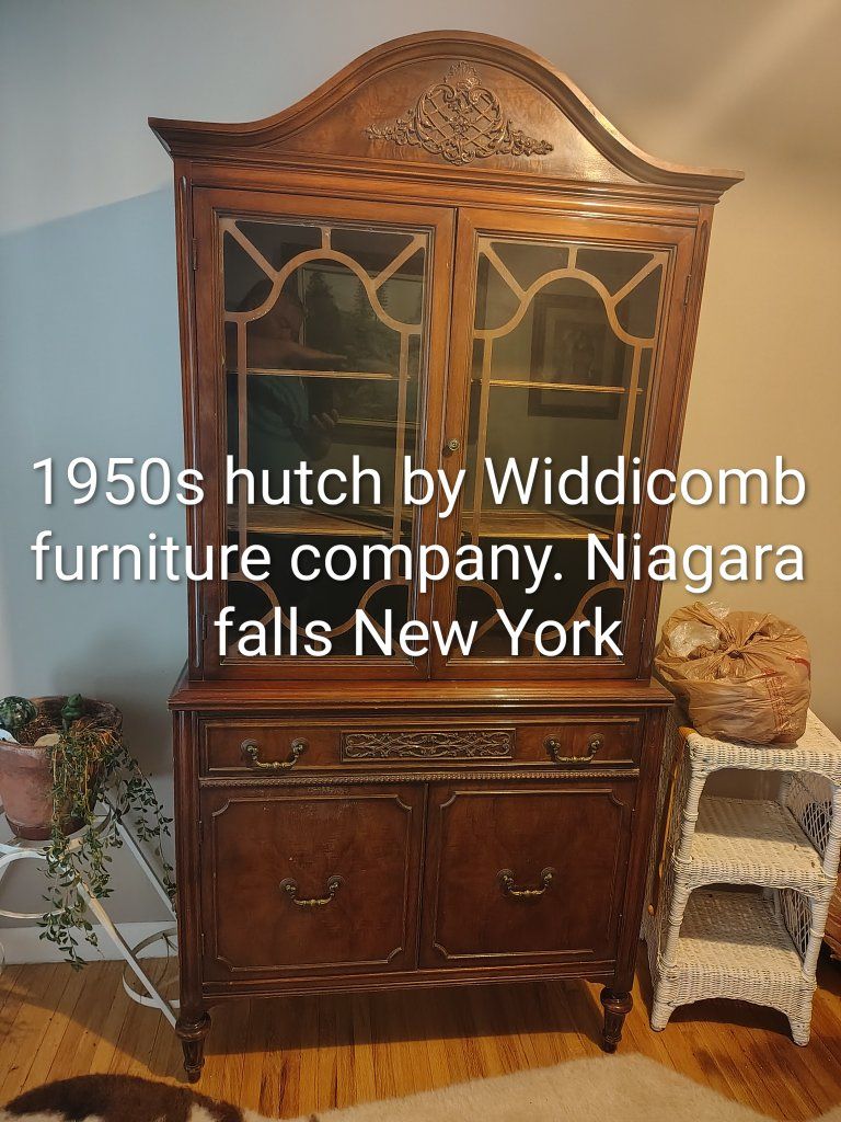 Moving sale (indoor)