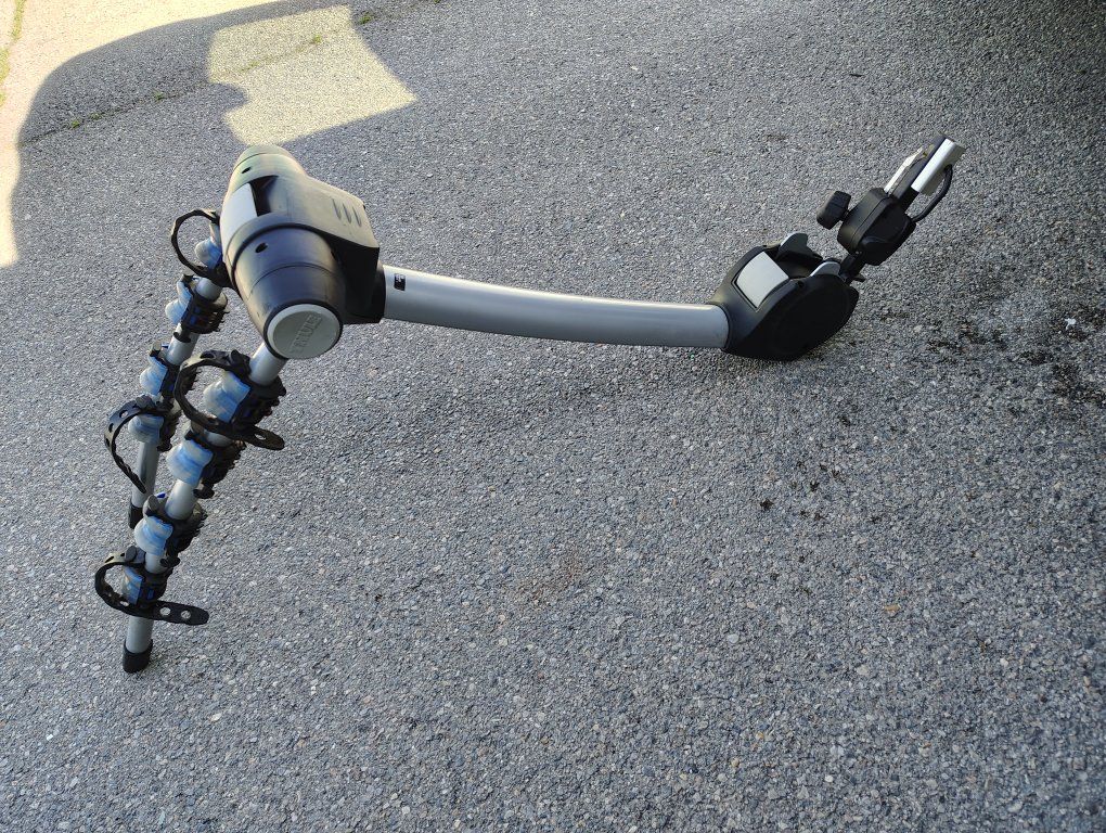 THULE APEX XT 4 BIKE HITCH RACK WITH LOCKS AND KEY