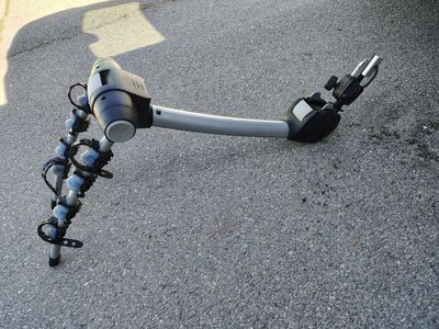 THULE APEX XT 4 BIKE HITCH RACK WITH LOCKS AND KEY