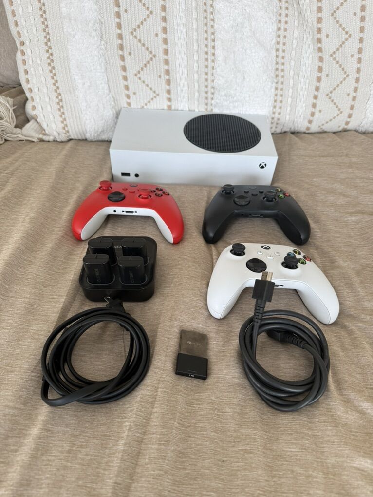 Xbox Series S Bundle