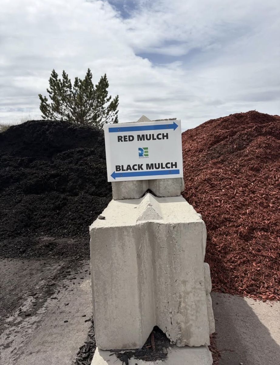 2 cubit yards red / black mulch premium grade delivered!